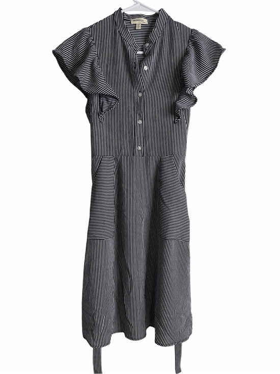Monteau Dresses & Skirts - Monteau Black & White flattering Striped Button‑Front‎ Dress, Size Small